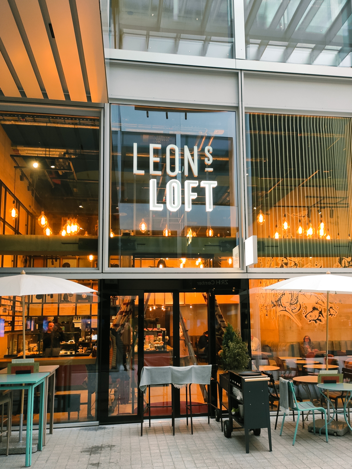 Leons Loft Leuchtschrift