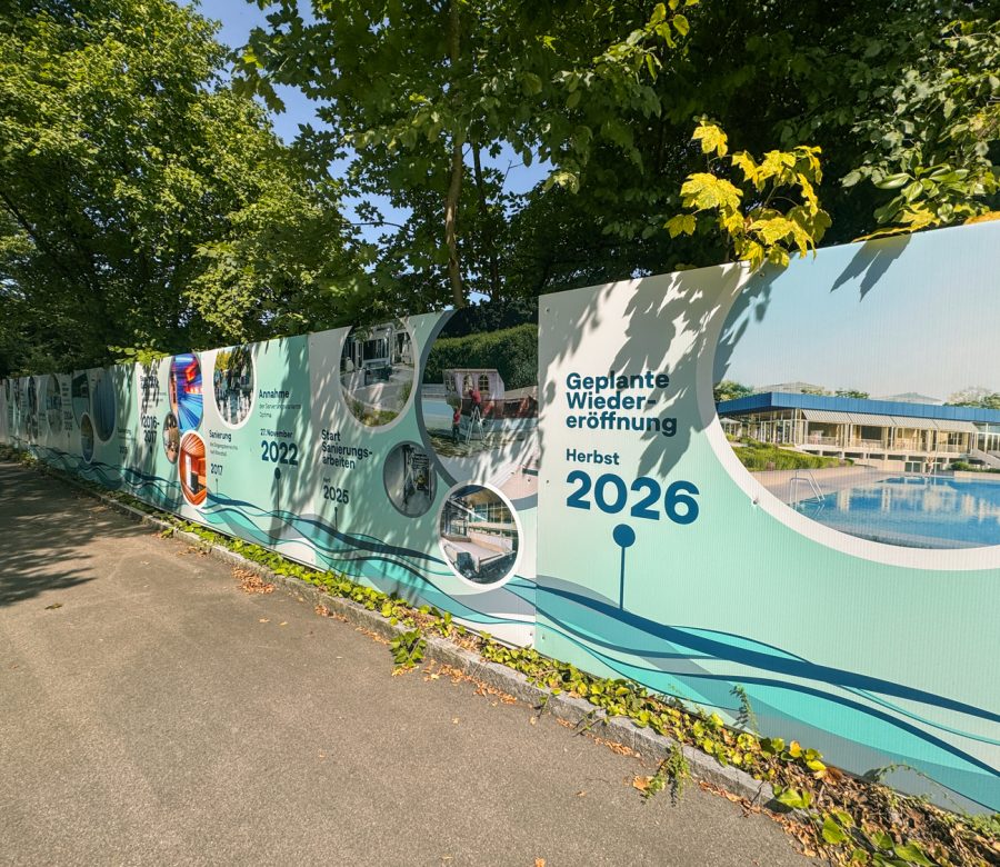 Bauwandplatten Direktdruck mit einer Zeitleiste der Firma